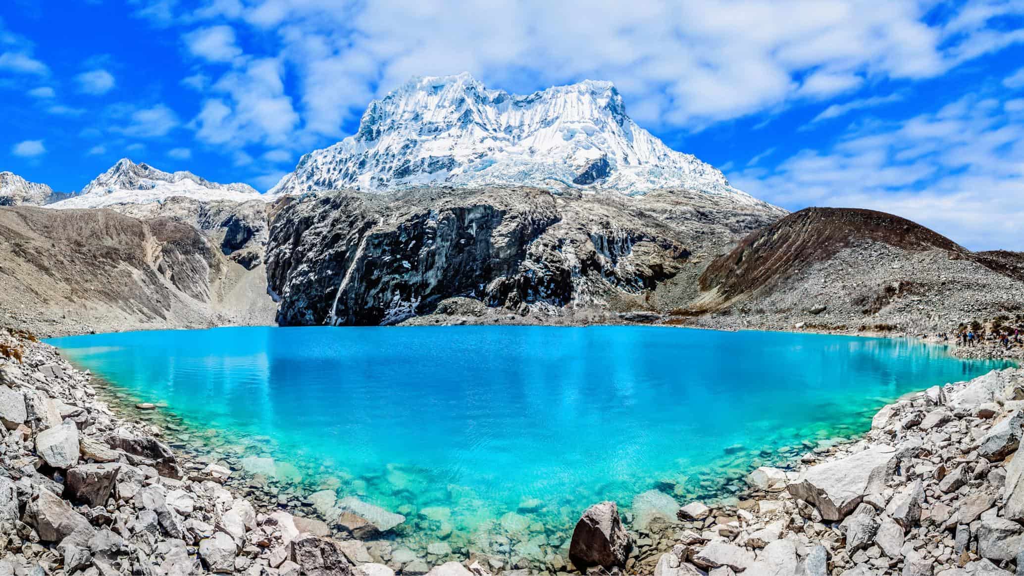 Vuela a Huaraz: La Capital del Andinismo y Puerta de los Andes